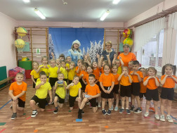 Зимний праздник в старшей и подготовительной группах.